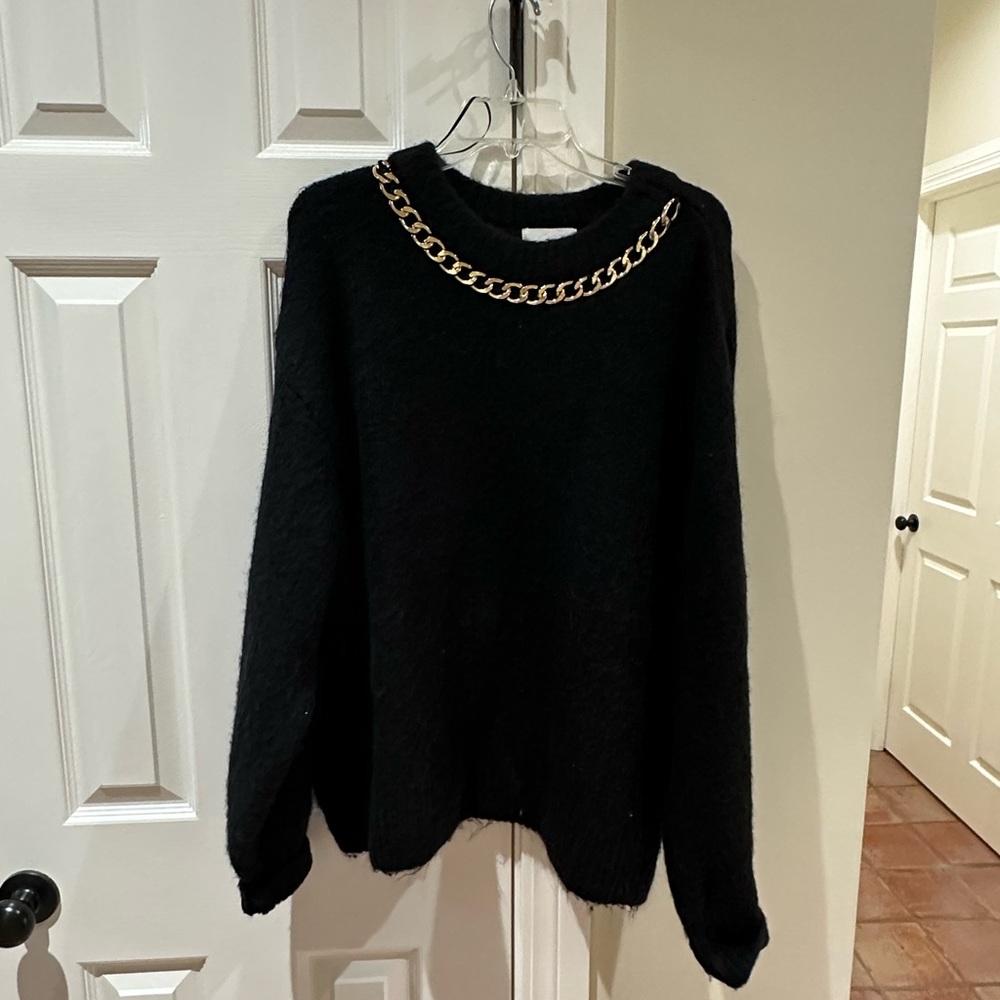 H&M black sweater with gold chain size XXL
